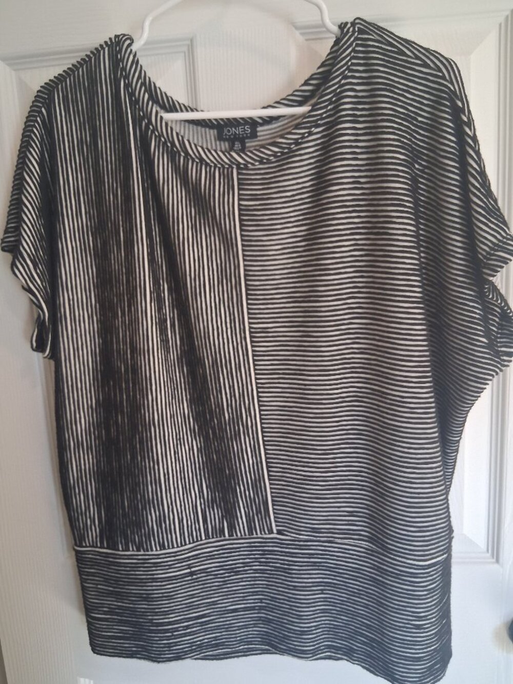 Jones New York | Women's Top | Black & White Mixed Stripe | Size Large